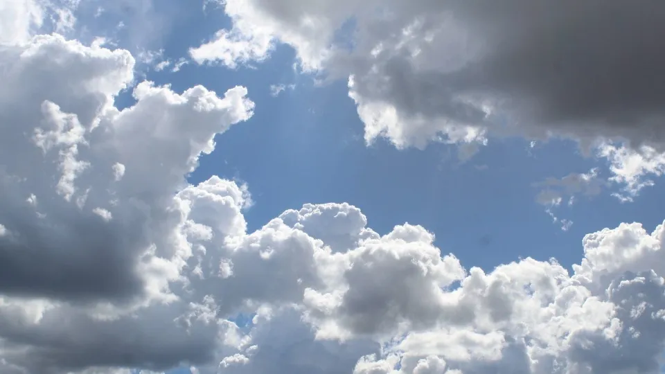 Tempo instável com céu nublado e chuvas permanecem em Rondônia nesta sexta-feira (14)