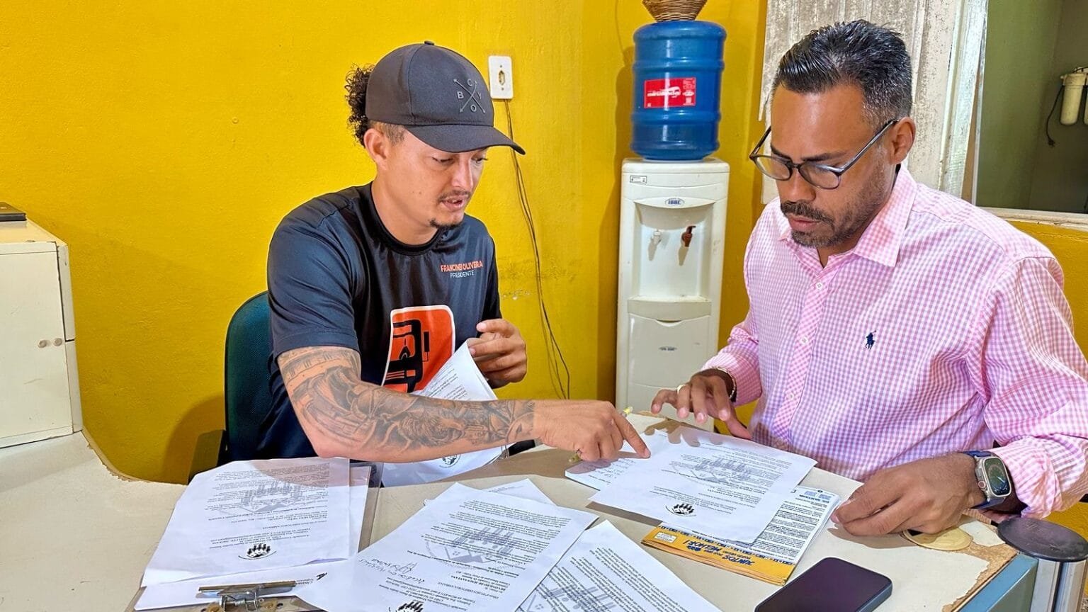 Vereador Dr. Santana visita Associação de Moradores do Bairro Jardim Santana e traz novidades sobre o programa “Tchau Poeira”