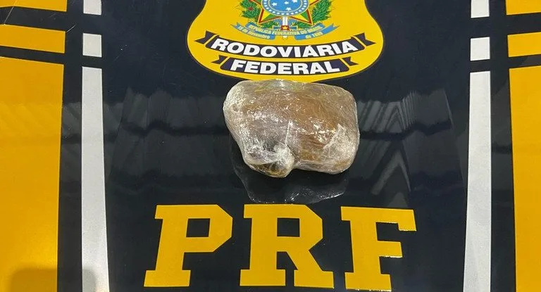 PRF apreende cocaína em ônibus intermunicipal em Pimenta Bueno