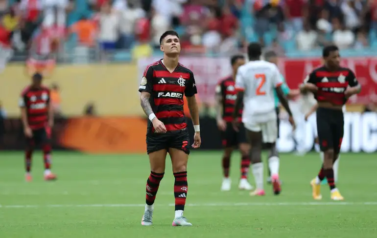 Bayern vence Flamengo por 4 a 2 e marca encontro com o PSG