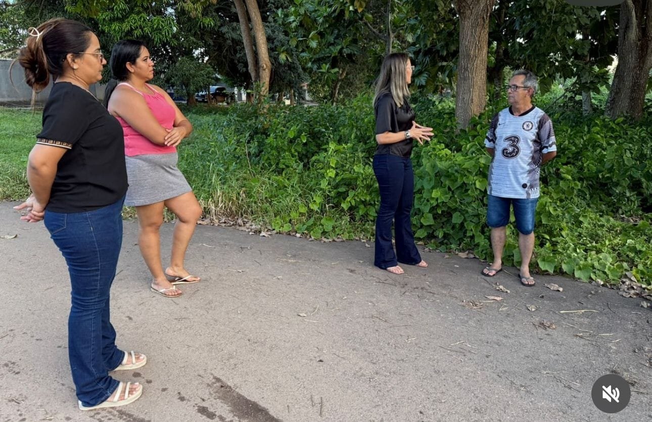 Pedido atendido: córrego da Rua Gruta Azul recebe limpeza após solicitação da vereadora Sofia Andrade