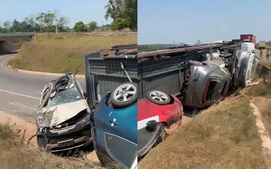Carros ficam destruídos após caminhão cegonha tombar na BR-364