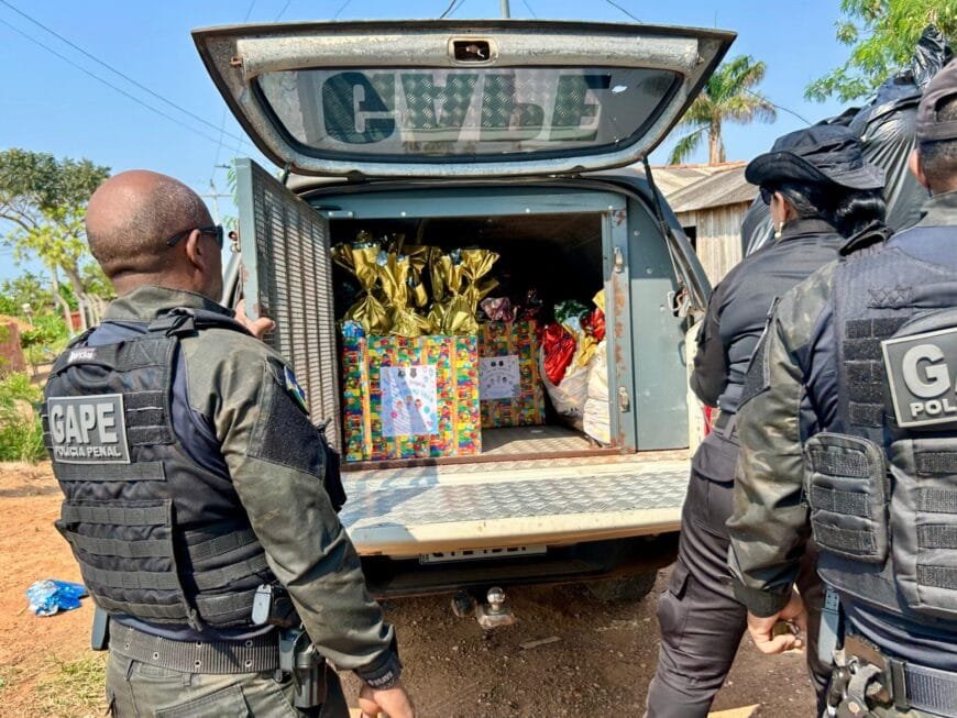 Policiais Penais realizam ação social com entrega de brinquedos a crianças em Guajará-Mirim e Nova Mamoré