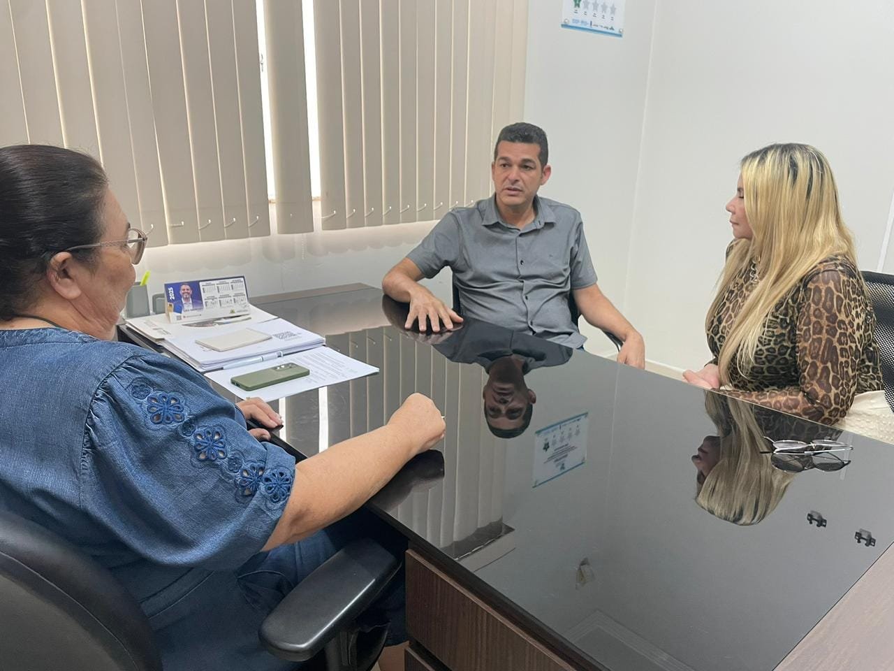 Vereador Adalto de Bandeirantes solicita implantação de CRAS em União Bandeirantes durante visita à SEMIAS