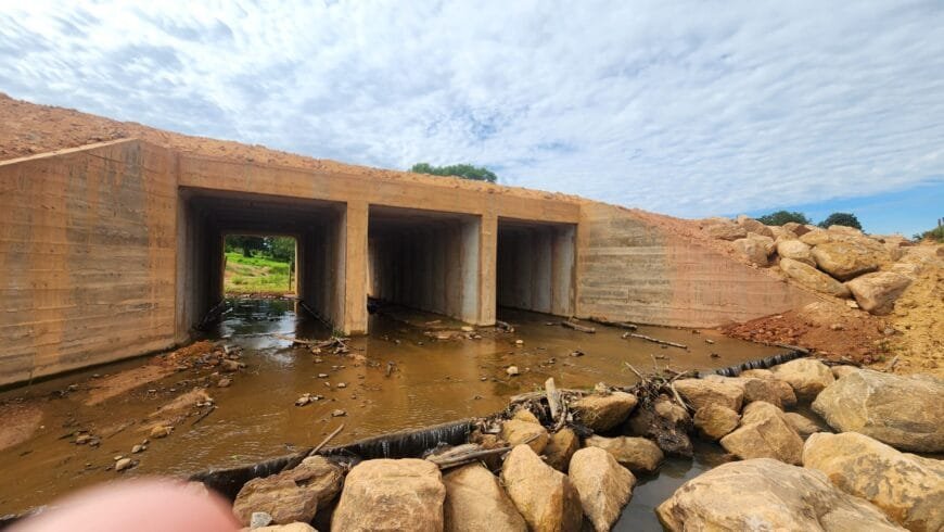 Governo de RO conclui galeria de concreto e aço sobre Rio Serra Verde, na Rodovia-466, entre Jaru e Bom Jesus