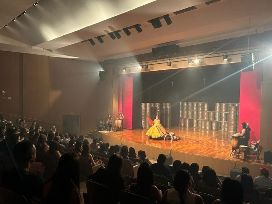 Espetáculo “Bizarrus” é apresentado para estudantes e comunidade em Ariquemes