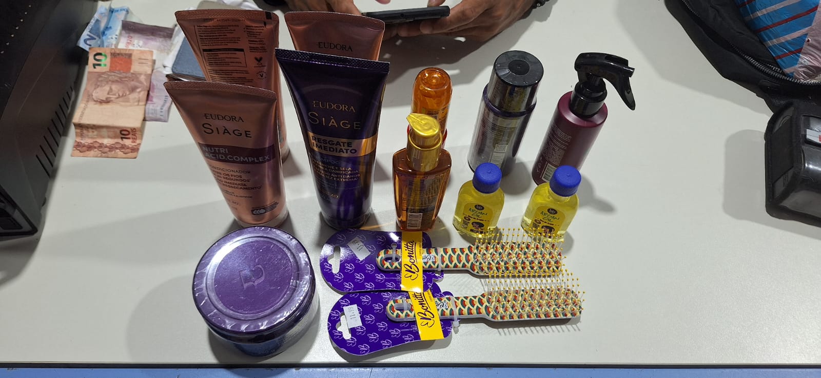 Polícia prende suspeita por furto de produtos de beleza em farmácia na zona sul de Porto Velho