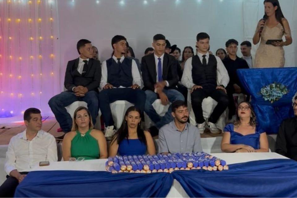 Vereador Adalto prestigia formatura de alunos do 3º ano da Escola César Cassol em União Bandeirantes