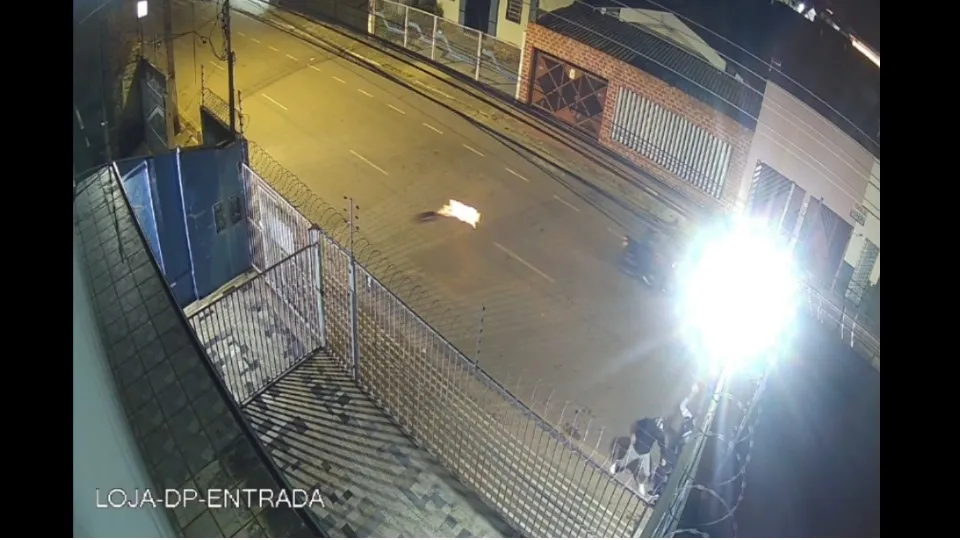 Dupla ataca provedora de internet com coquetel Molotov em Porto Velho