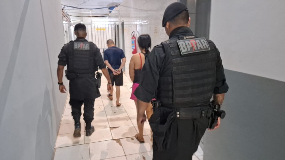 PM prende casal por tráfico de drogas no bairro Planalto II, em Porto Velho