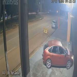 Homem é preso após estacionar na calçada e dormir na recepção da Central de Polícia em Porto Velho