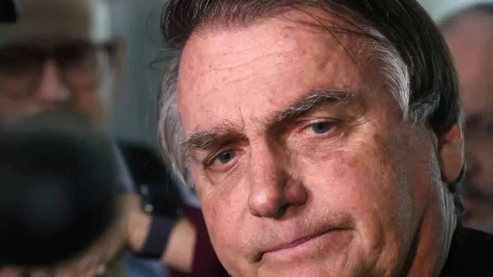 Bolsonaro completa um mês preso na Papudinha e tenta manter articulação política
