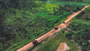 RO-010 passa por melhorias em dois trechos estratégicos, com serviços de patrolamento e encascalhamento