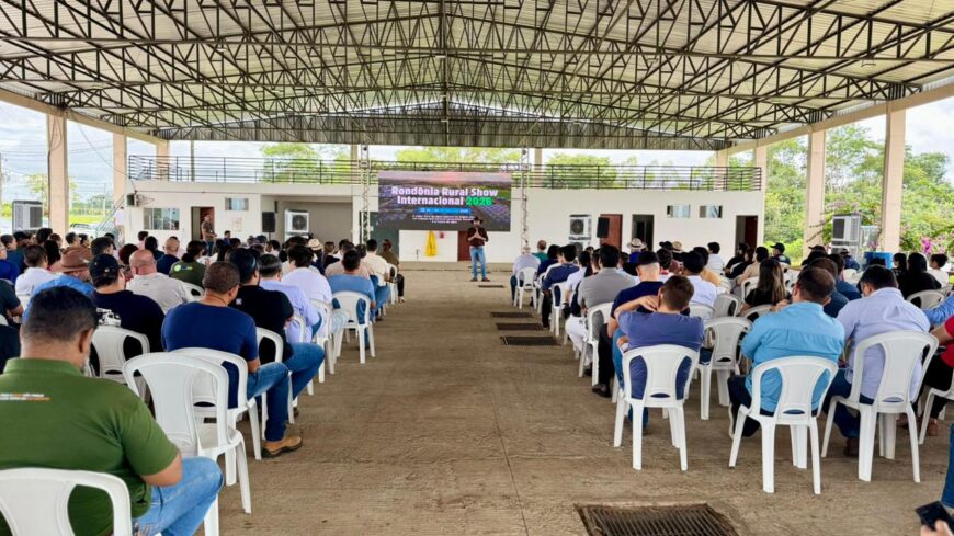 Manual da 13ª Rondônia Rural Show é apresentado em reunião para expositores, em Ji-Paraná