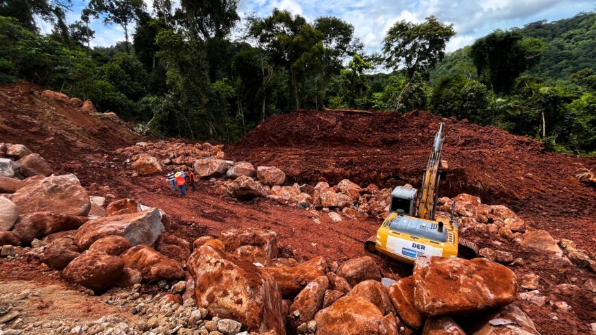 Manutenção na RO-370 é reforçada pelo governo de RO para garantir trafegabilidade e segurança