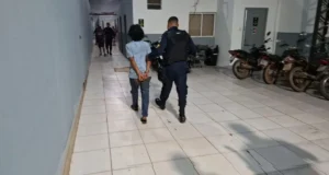 Homem é esfaqueado e atingido com paulada na cabeça em Candeias do Jamari; suspeito é preso