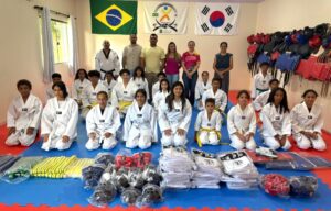 Deputada Cláudia de Jesus particpa da entrega de kimonos ao projeto Sonho Meu em Ji-Paraná