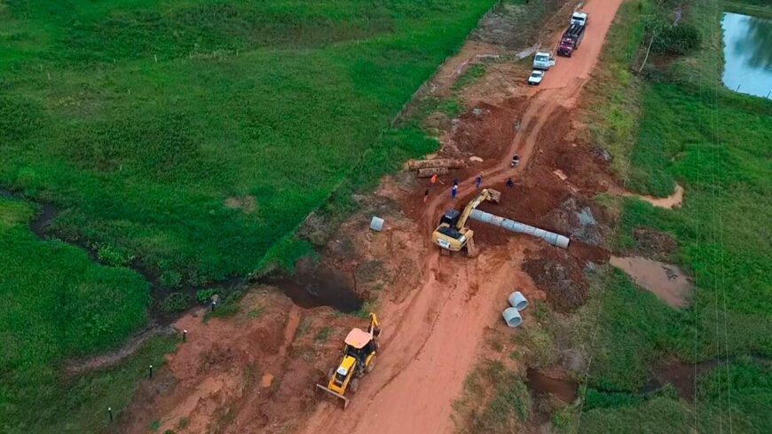 Instalação de manilhas e serviços de reconformação de plataforma melhoram condições de trafegabilidade da RO-010