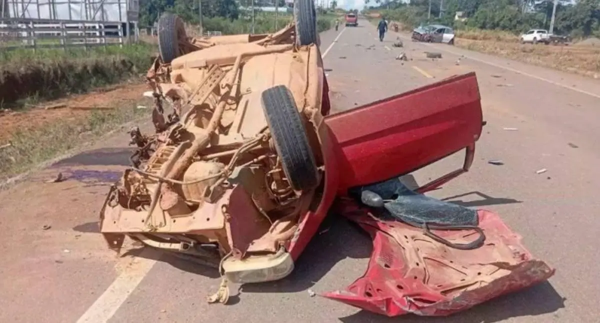 Colisão frontal entre Uno e Polo deixa um morto e três feridos na BR-421