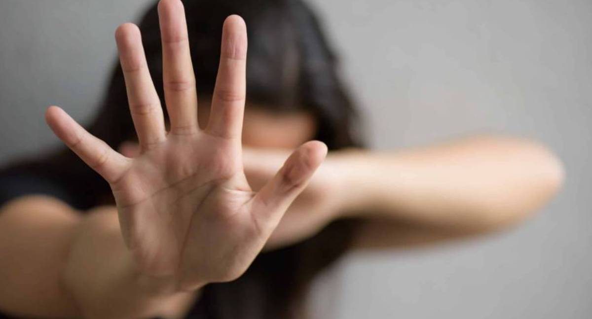 Jovem de 19 anos escapa de tentativa de estupro após ser trancada em carro em Vilhena (RO)