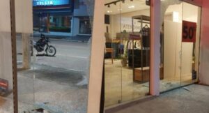 Loja de roupas é arrombada na avenida Carlos Gomes em Porto Velho