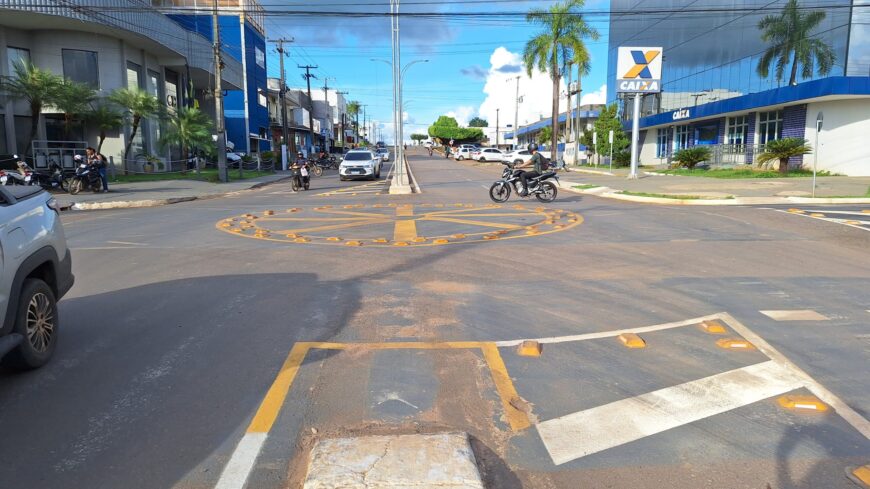 Com investimento do governo de RO a sinalização viária avança em Jaru e amplia a segurança no trânsito