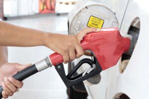 Cláudia de Jesus propõe adesão a regime emergencial para reduzir impacto do preço dos combustíveis em RO