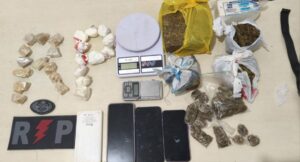 Polícia Militar apreende drogas e detém suspeita no Setor 06 em Jaru (RO)