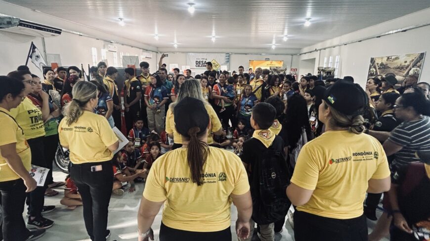 Escoteiros e desbravadores participam de ações educativas do Maio Amarelo, em Porto Velho
