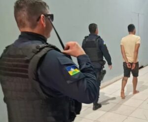 Homem é preso por agredir esposa e ameaçá-la de morte