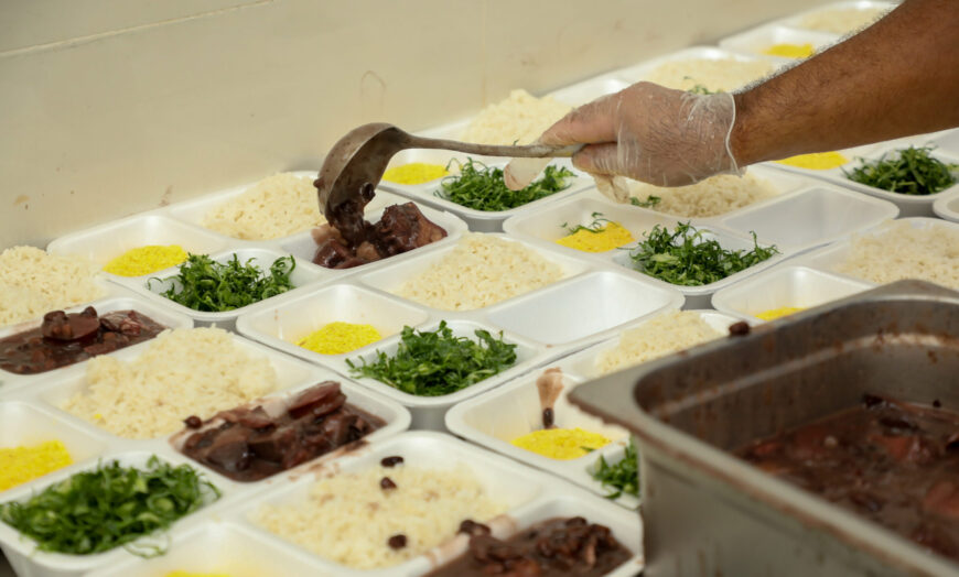 Prato Fácil completa 5 anos servindo alimentação à população em Rondônia