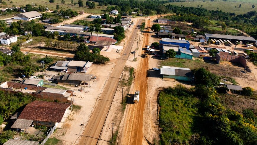 Governo de RO assina ordem de serviço para a execução de 1 km de pavimentação asfáltica no distrito de Estrela Azul
