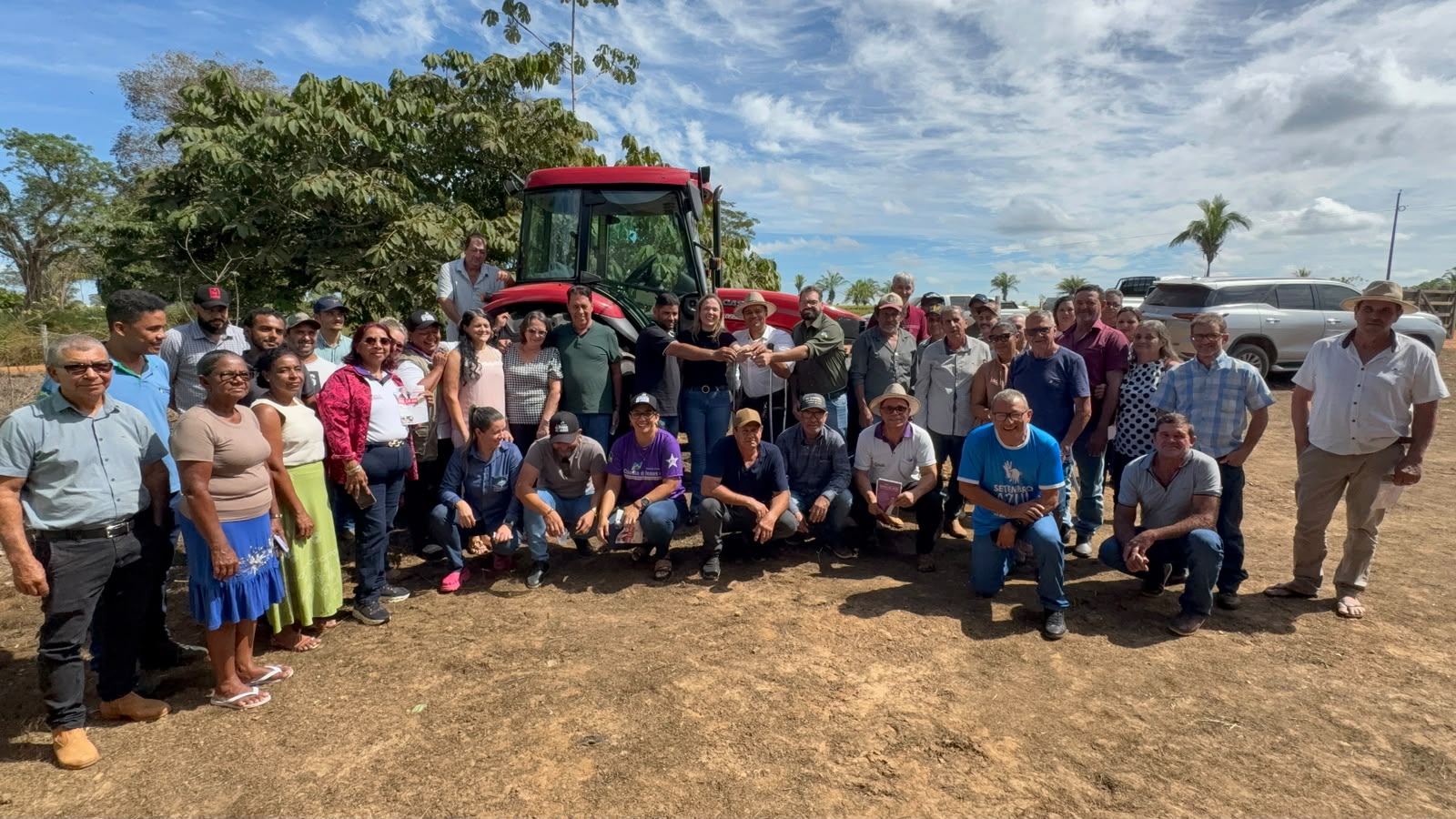 Cláudia de Jesus participa da entrega de trator agrícola de R$ 300 mil para fortalecer agricultura familiar em Ji-Paraná