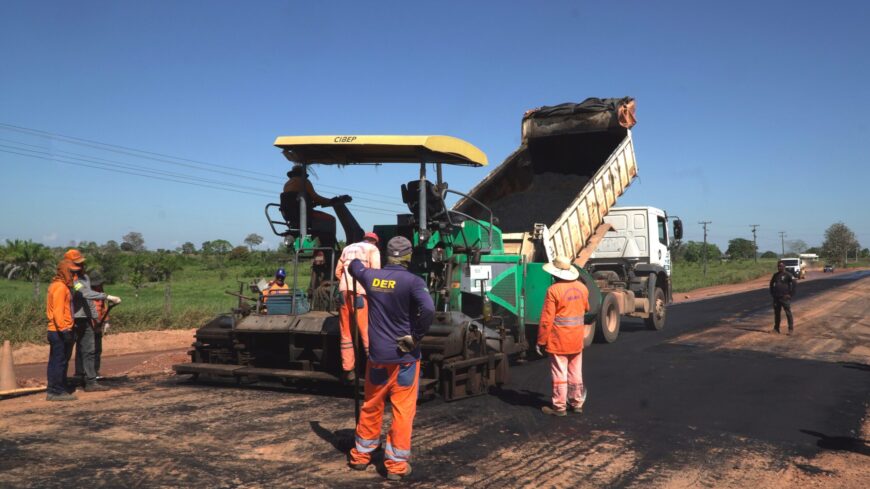 Recuperação asfáltica é realizada pelo governo de RO na Rodovia-473, entre Teixeirópolis e Urupá