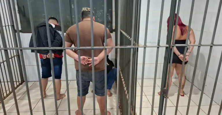 Trio é preso com revólver durante operação contra facções criminosas em Porto Velho