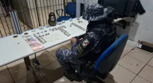 Adolescentes são apreendidos com mais de 330 porções de drogas em Abunã