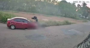 Motociclista é arremessado em violenta colisão no bairro Aeroclube em Porto Velho