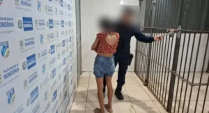 Mulher é presa por furtar 3 mil reais de idoso em RO