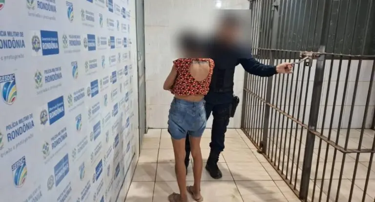 Mulher é presa por furtar 3 mil reais de idoso em RO