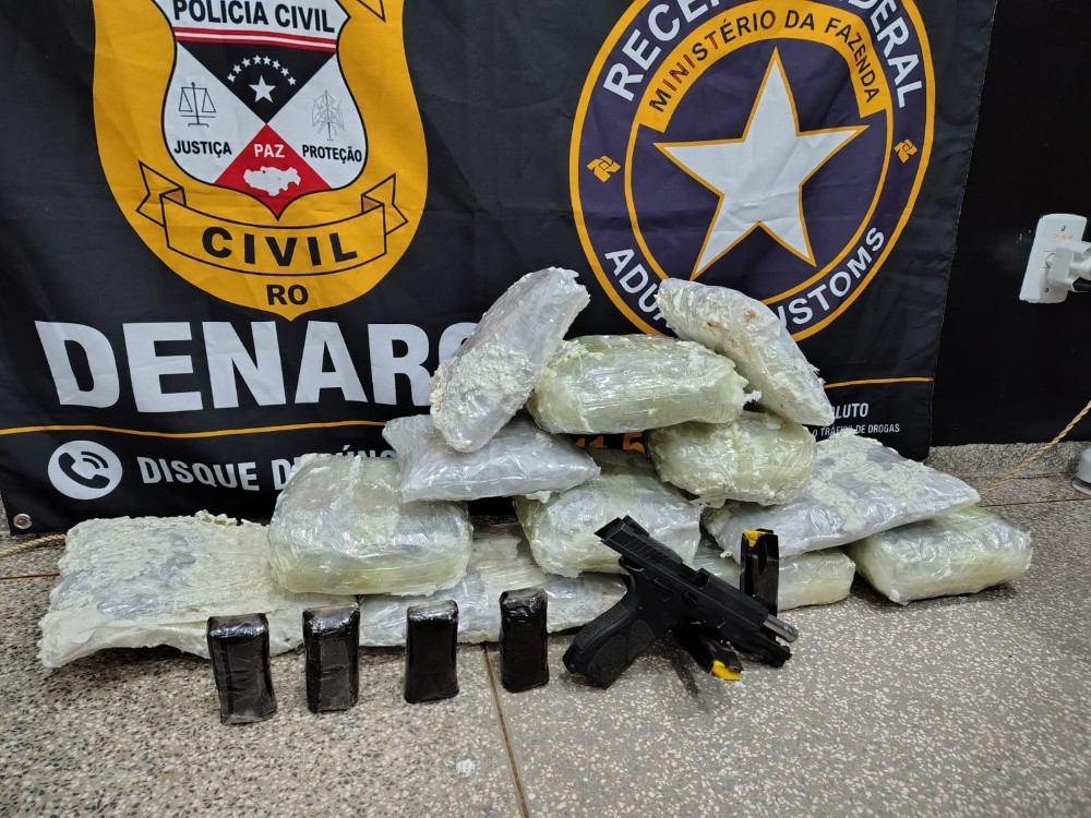 Denarc e Receita Federal apreendem 12 kg de skunk, haxixe e pistola em transportadora de Ji-Paraná