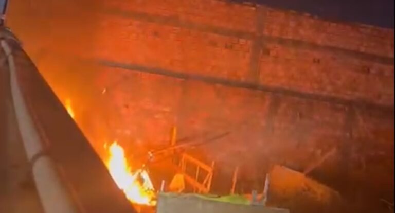 Policiais intervêm em princípio de incêndio em posto na Avenida Carlos Gomes