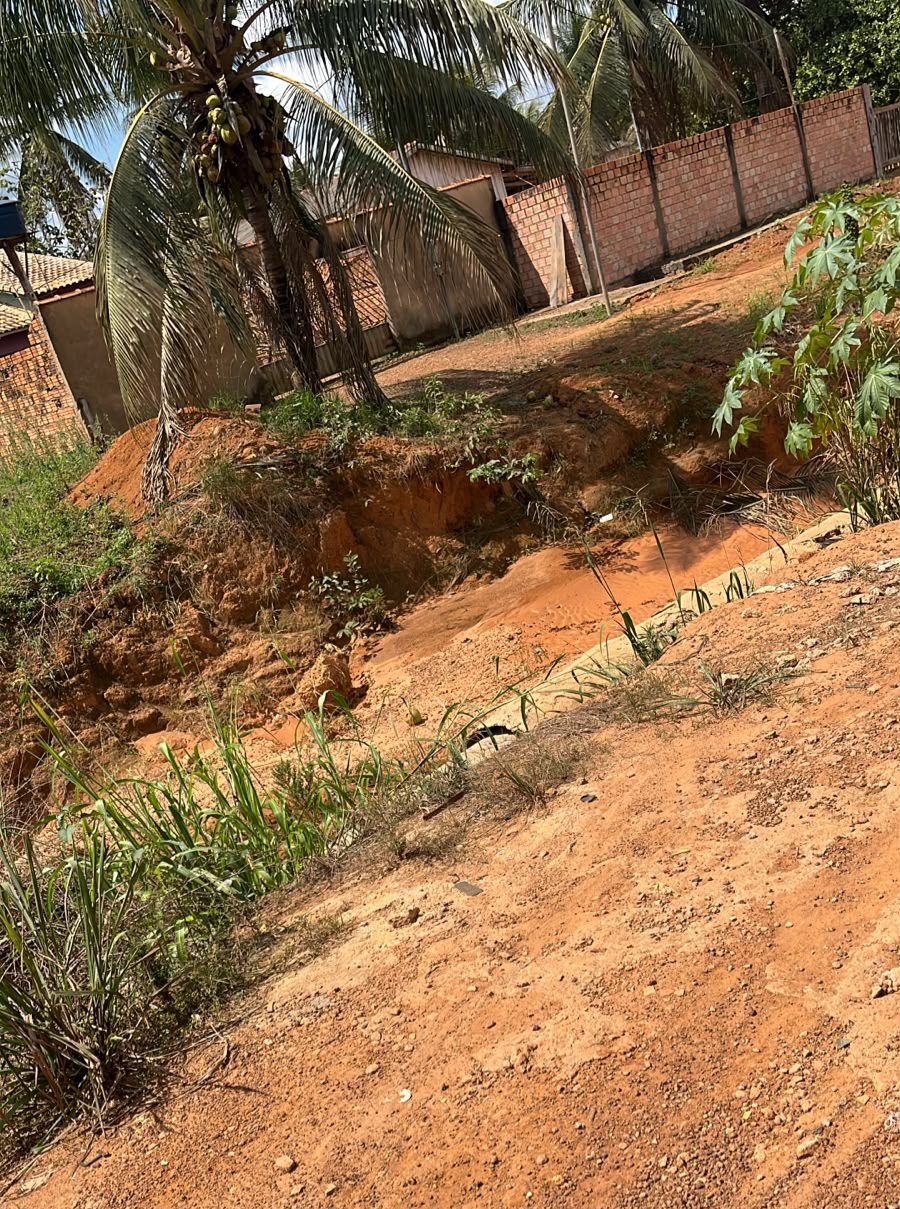 UNIÃO BANDEIRANTES PEDE SOCORRO: PROMESSA DE ASFALTO VIRA CRATERAS, PREJUÍZO E REVOLTA NO MAIOR DISTRITO DE PORTO VELHO