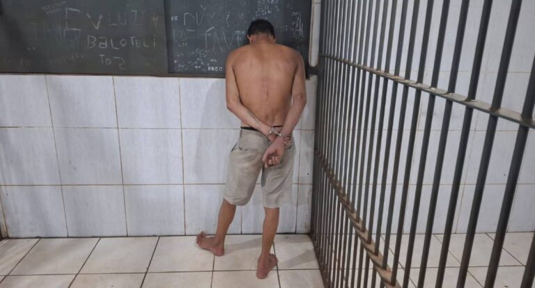 Homem é preso após perseguir sobrinha grávida e marido com machado em Porto Velho