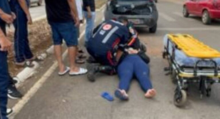 Motociclista fica ferida após colisão traseira em carro na Avenida Rio de Janeiro em Porto Velho