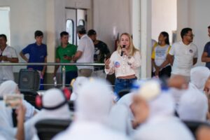 Com ‘Pé na Estrada’, Ieda Chaves percorre Pimenta Bueno e Espigão D`Oeste e tem contato direto com eleitores