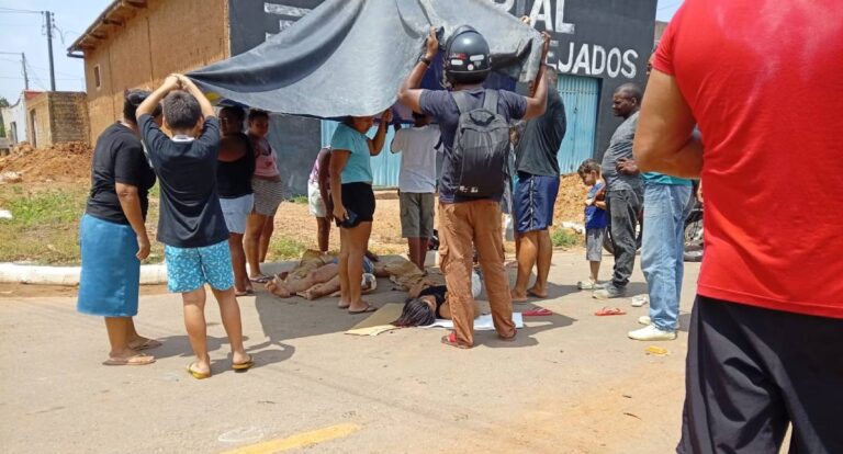 Acidente entre carro e moto deixa duas mulheres feridas no bairro Jardim Santana em Porto Velho