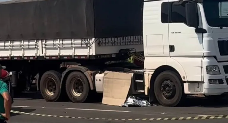 Carreta atropela e mata pedestre na Avenida JK, em Jaru
