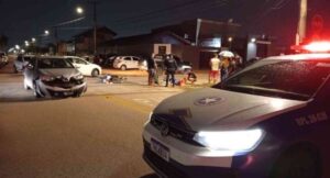 Casal fica ferido após colisão entre carro e moto no centro de Porto Velho