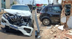 Colisão entre dois carros deixa danos no portão da Vila Militar em Porto Velho