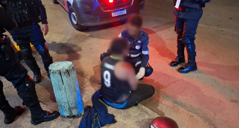 Motociclista foge de fiscalização, sofre acidente e é levado ao João Paulo II em Porto Velho